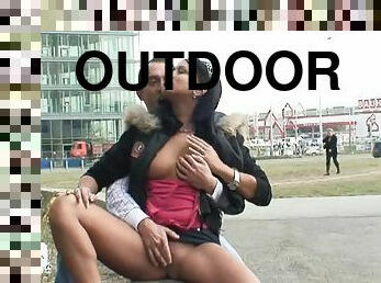 Shameless outdoor games of the horny couple
