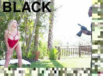 Black photographer scores with gorgeous blonde Nikki Benz