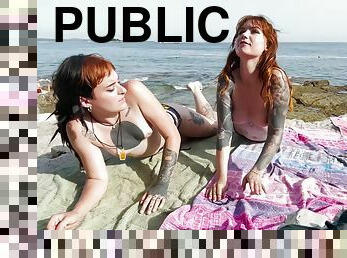 nudyści, na-zewnątrz, publiczne, lesbijskie, plaża, college, brunetka, tatuaże, topless