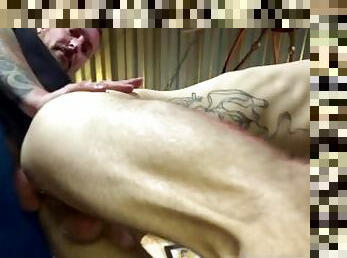 Tattooed hunk gets railed in threeway