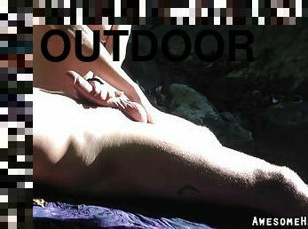 Horny guy gets an amazing handjob outdoors