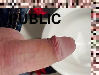 wank on public toilet