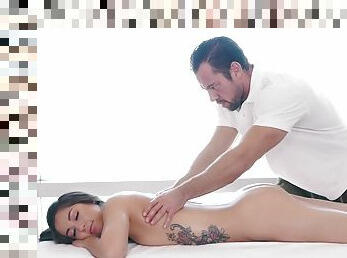 Masseur gives her the full dick in supreme massage perversions
