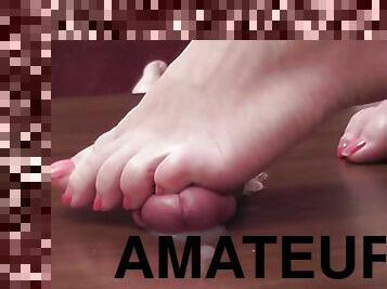amateur, ejaculation-sur-le-corps, ados, pieds, ejaculation, fétiche, branlette-avec-les-pieds, bite