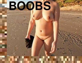 Dared to walk nude on the beach