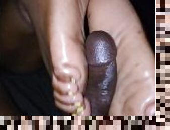 cul, masturbation, amateur, ejaculation-sur-le-corps, black, belle-femme-ronde, pieds, ejaculation, fétiche, solo