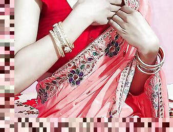 Red saree me kiya Kamal lag rehi bhabhi ko kone me lake choda