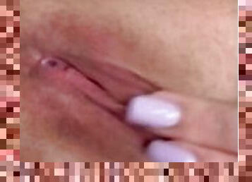 tetas-grandes, con-el-puño, masturbación, pezones, orgasmo, meando, coño-pussy, squirting, amateur, madurita-caliente