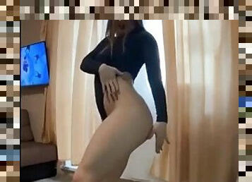 Name? Nice thick ass twerk