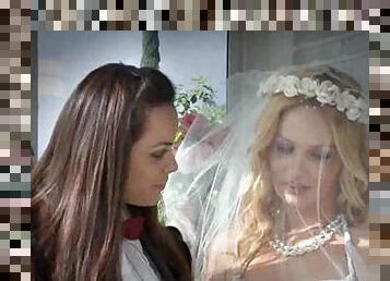 sposa, rapporti-anali, lesbiche, masturazione-con-dita, calze, bionde, matrimoni, brunette