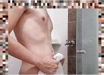 Tomando una ducha bathroom naked taking bath