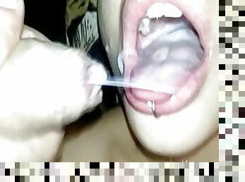 DOBLE CARGA DE SEMEN CALENTITO EN SU BOCA [ PRIMER PLANO ] - Cumshot