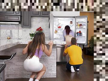 Kitchen seduction for further bedroom threesome hardcore