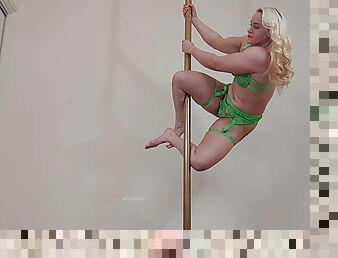Hot Blonde Amazing Pole Dance