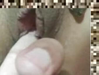 my bf putting his finger in my pussy / meu namorado colocando o dedo na minha ppk