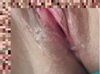 clítoris, masturbación, orgasmo, coño-pussy, squirting, amateur, madurita-caliente, con-piercings, prieto, a-solas