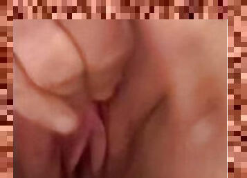 masturbare-masturbation, orgasm, pisandu-se, pasarica, amatori, fetish, solo, rasa, uda, realitate