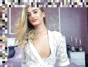 Sweet blonde babe webcam