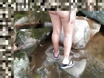 Follar al aire libre en el rio con mi hermanastra latina y creampie en su coo estrecho