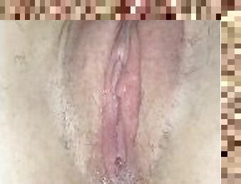 FUCK ME! Jovencita 18 años con ganas de ser follada se masturba y se corre!