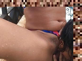 Part1 Visitando minha amiga Lady Milf oara nadar na piscina peladinha