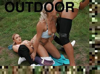 Aloud girls go wild and slutty sharing dick in outdoor FFM