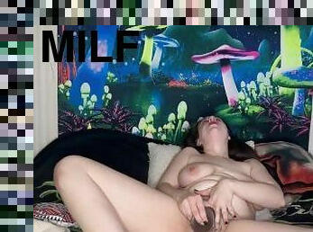 Sloppy milf playing with loose pussy!